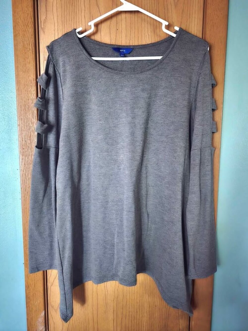 Size XL Apt. 9 Gray Cold Shoulder Cutout Shirt Top